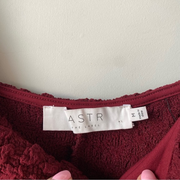 ASTR The Label Textured Twist Front Midi Dress Wine Red Burgundy M - Picture 4 of 10